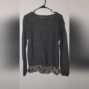 ☀️Gray Sweater with Patterned Hem